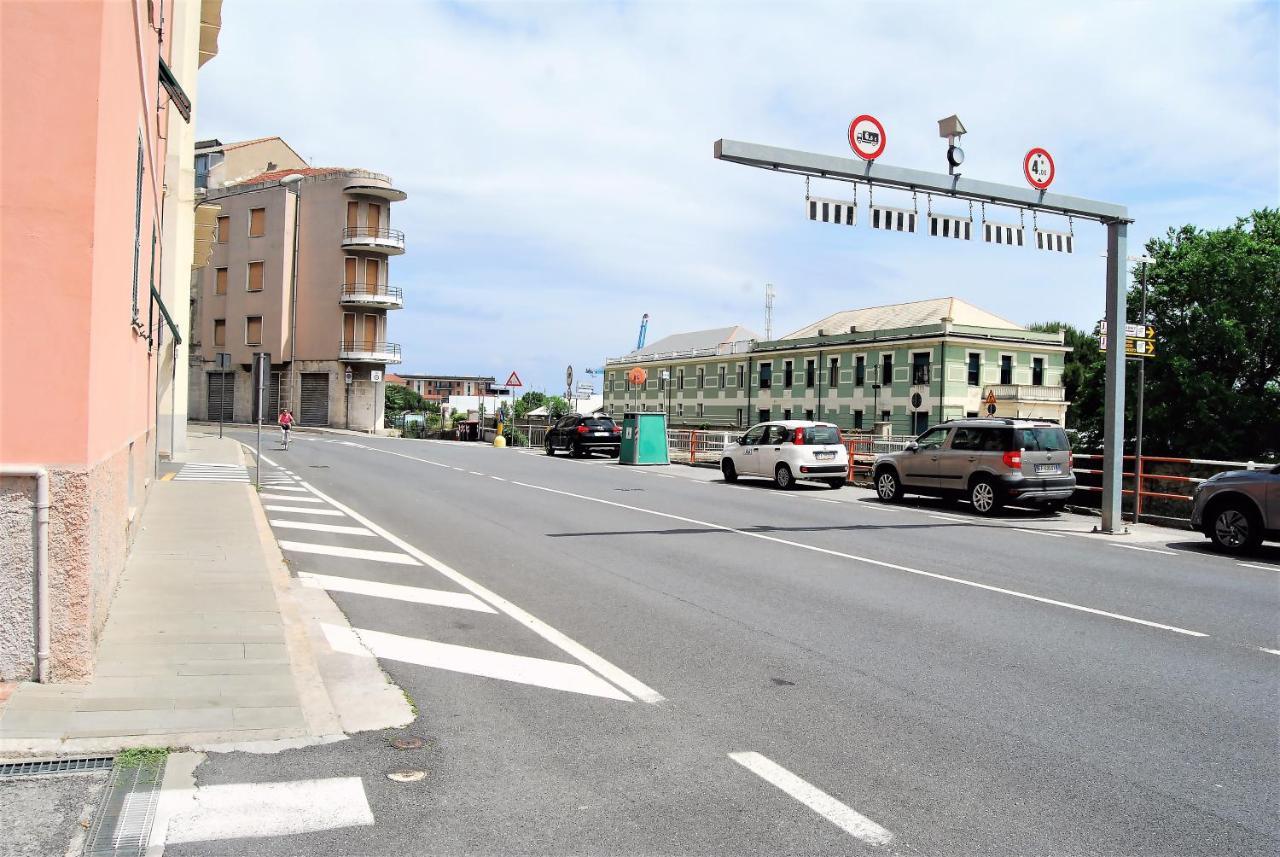 Costa Del Molo - Casa E Lavoro Apartment Vado Ligure Ngoại thất bức ảnh
